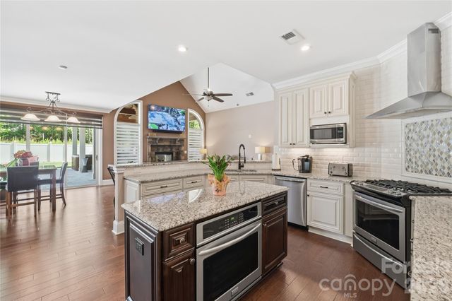 6410 Harbor Oaks Drive, Denver, NC 28037