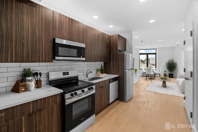 50 Easton Avenue 206, New Brunswick, NJ 08901