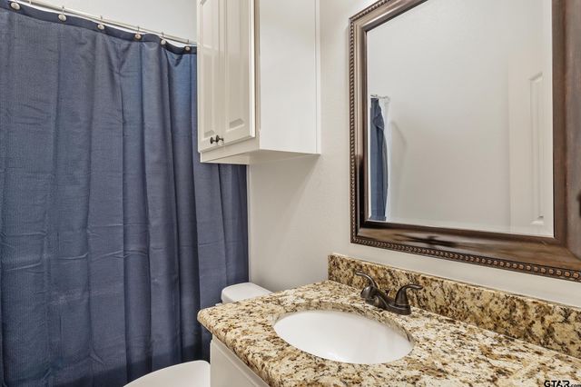 15874 Crazy Horse Dr, Lindale, TX 75771
