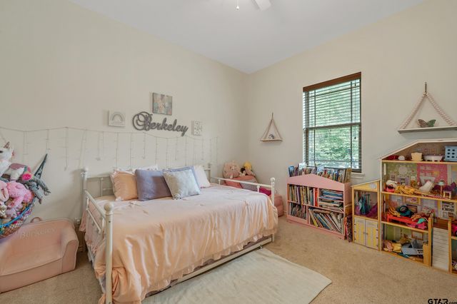 15874 Crazy Horse Dr, Lindale, TX 75771