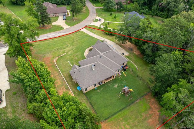 15874 Crazy Horse Dr, Lindale, TX 75771