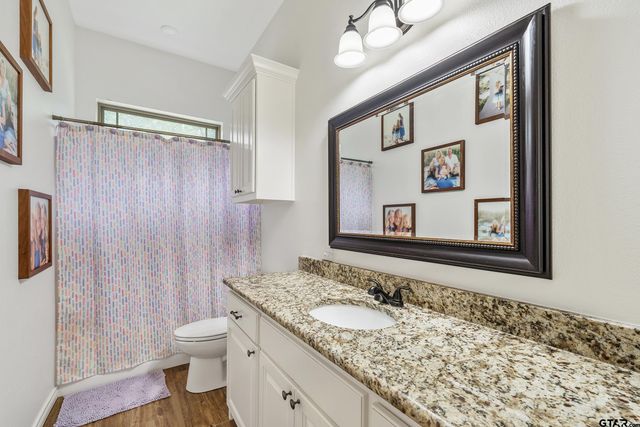 15874 Crazy Horse Dr, Lindale, TX 75771