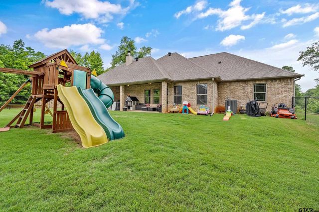 15874 Crazy Horse Dr, Lindale, TX 75771