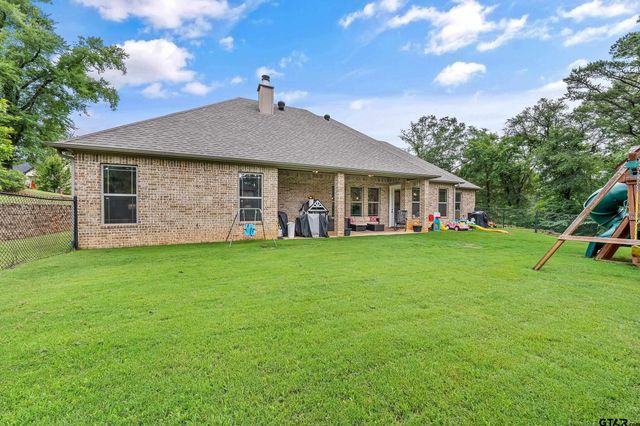 15874 Crazy Horse Dr, Lindale, TX 75771