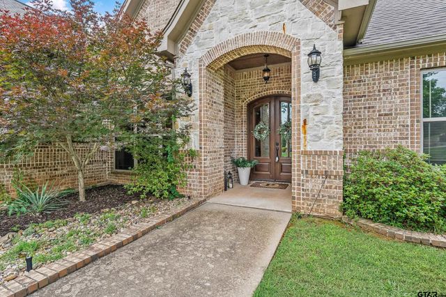 15874 Crazy Horse Dr, Lindale, TX 75771