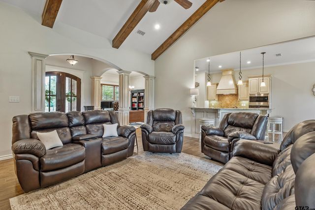 15874 Crazy Horse Dr, Lindale, TX 75771