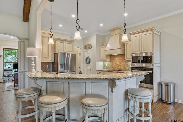 15874 Crazy Horse Dr, Lindale, TX 75771