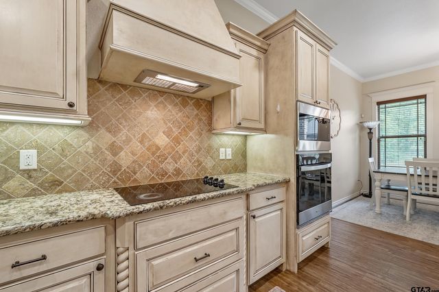 15874 Crazy Horse Dr, Lindale, TX 75771