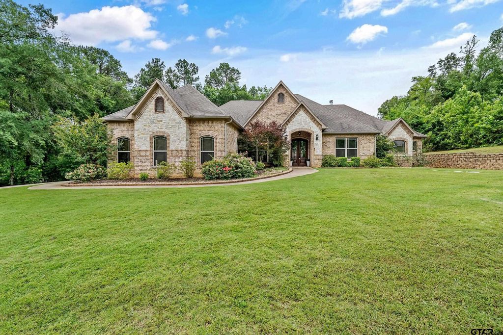 15874 Crazy Horse Dr, Lindale, TX 75771