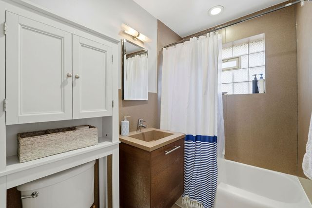 7519 W Fullerton Avenue 2S, Elmwood Park, IL 60707