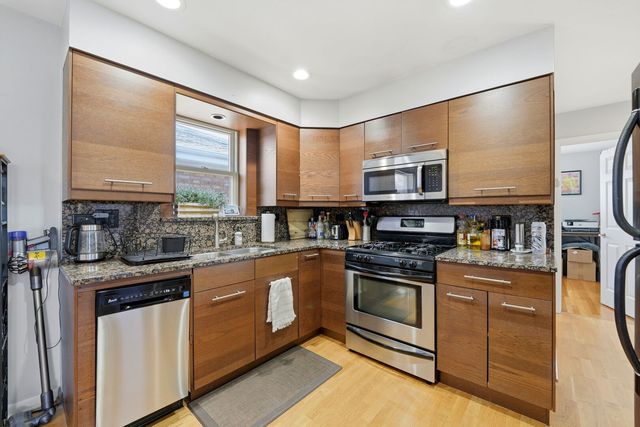 7519 W Fullerton Avenue 2S, Elmwood Park, IL 60707