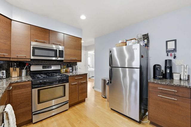 7519 W Fullerton Avenue 2S, Elmwood Park, IL 60707