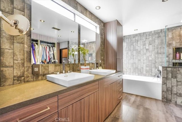 479 Pesaro Street, Oak Park, CA 91377