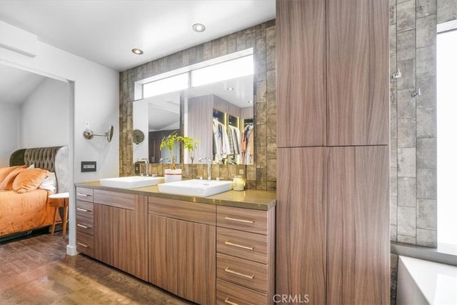 479 Pesaro Street, Oak Park, CA 91377