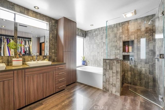 479 Pesaro Street, Oak Park, CA 91377