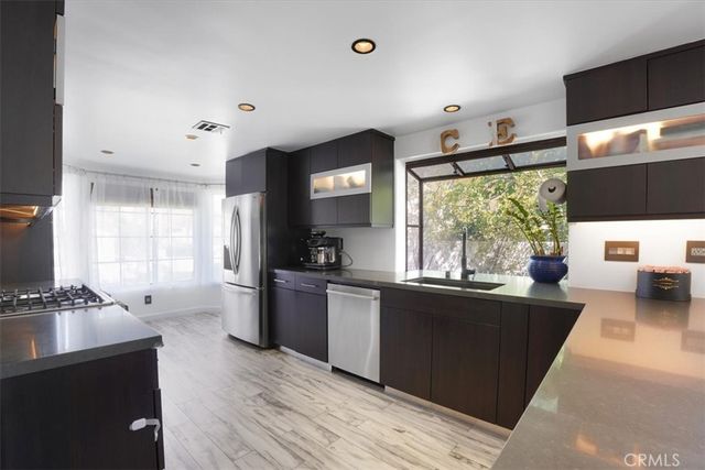 479 Pesaro Street, Oak Park, CA 91377