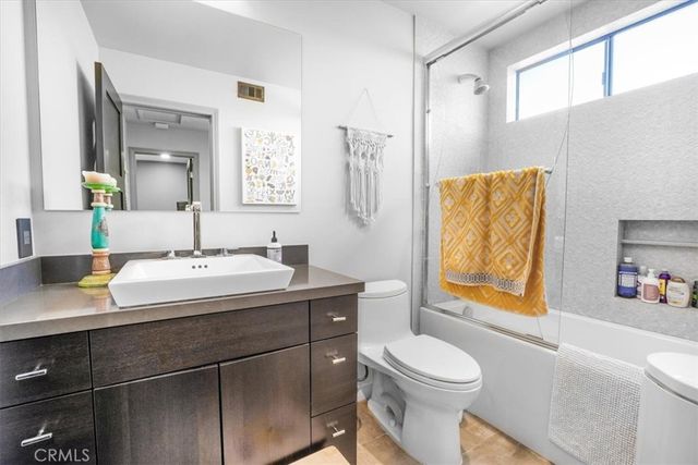 479 Pesaro Street, Oak Park, CA 91377