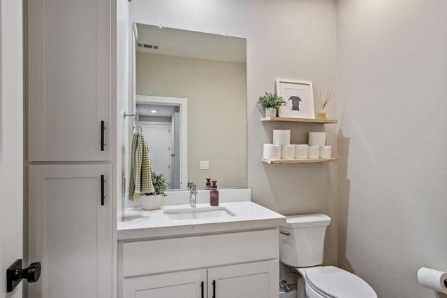 4114 Valkommen Dr, Denair, CA 95316