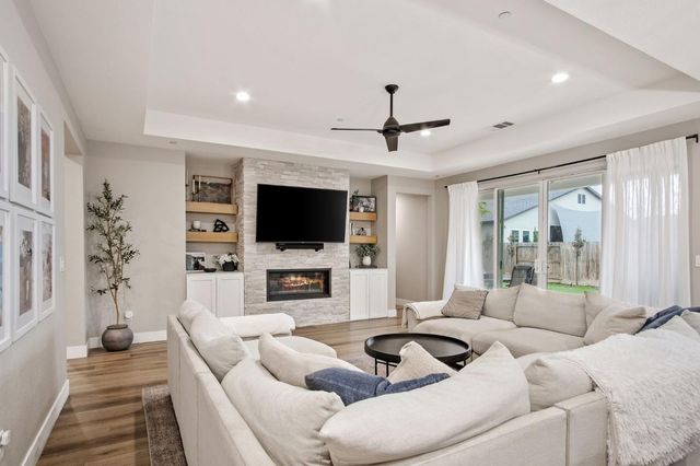 4114 Valkommen Dr, Denair, CA 95316