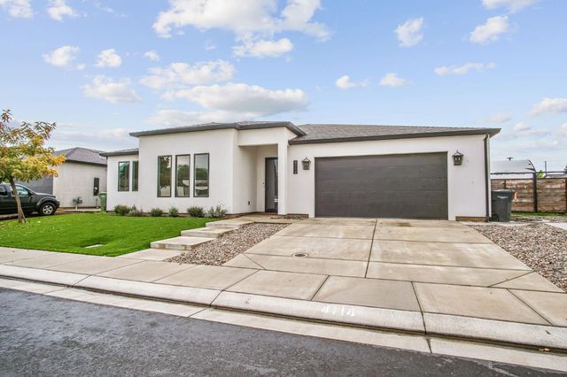 4114 Valkommen Dr, Denair, CA 95316