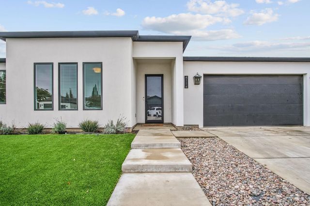 4114 Valkommen Dr, Denair, CA 95316