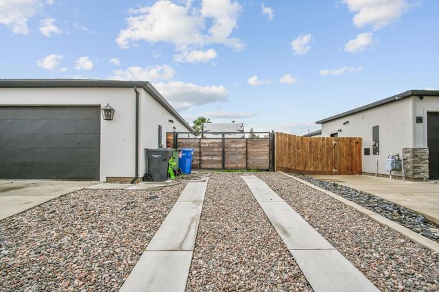 4114 Valkommen Dr, Denair, CA 95316