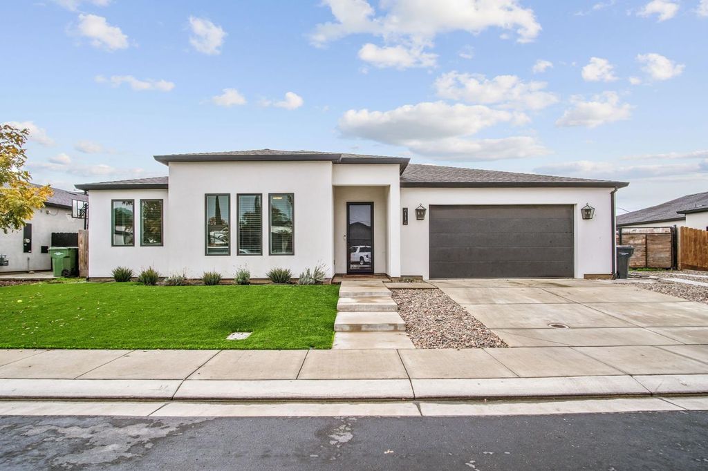 4114 Valkommen Dr, Denair, CA 95316