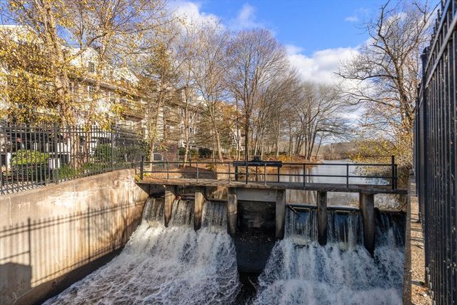 4D Forge Pond D, Canton, MA 02021