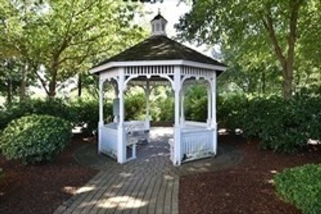 4D Forge Pond D, Canton, MA 02021
