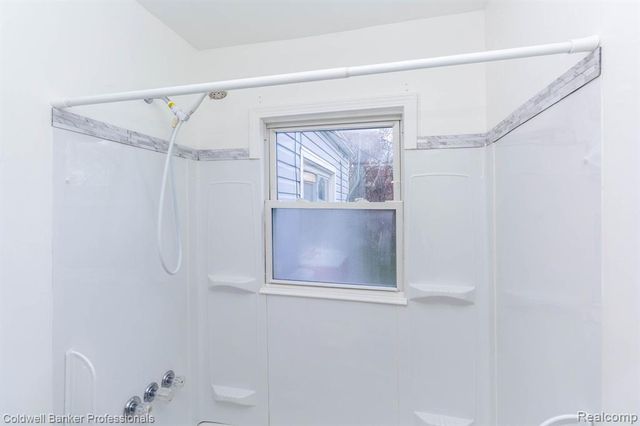 27700 Dartmouth Street, Madison Heights, MI 48071