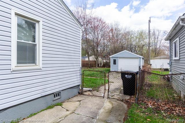 27700 Dartmouth Street, Madison Heights, MI 48071