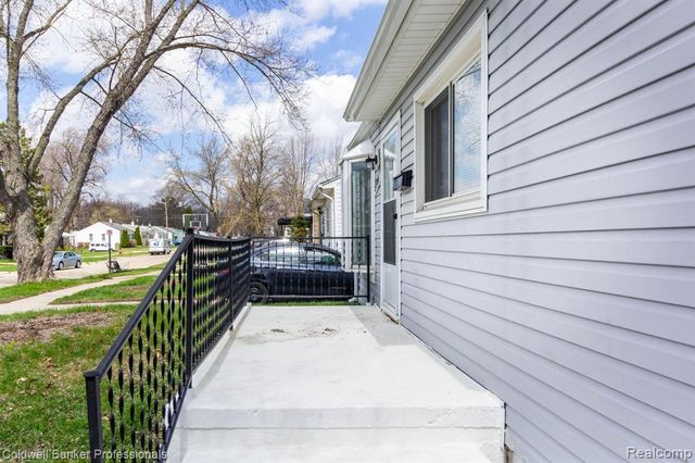 27700 Dartmouth Street, Madison Heights, MI 48071