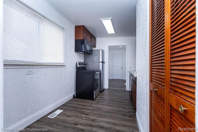 27700 Dartmouth Street, Madison Heights, MI 48071