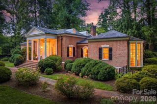 202 Woodside Place SW, Lenoir, NC 28645