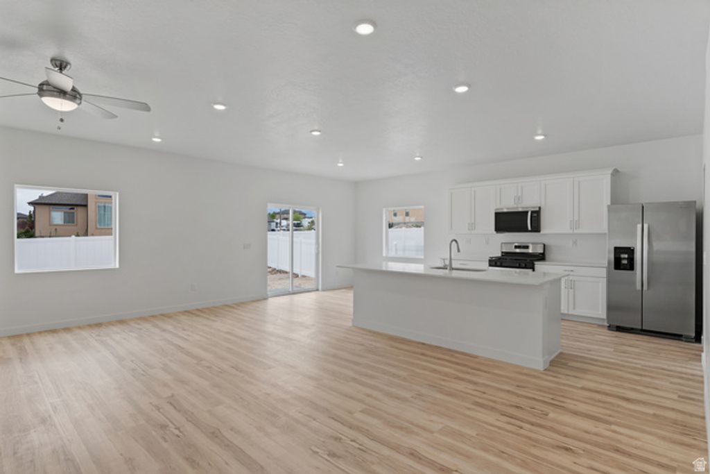 Image 14 of property listing at 1069 VEGAS ST, Grantsville, UT 84029