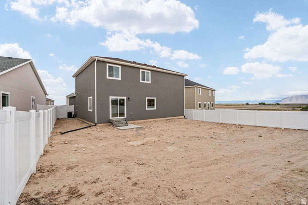 Image 5 of property listing at 1069 VEGAS ST, Grantsville, UT 84029