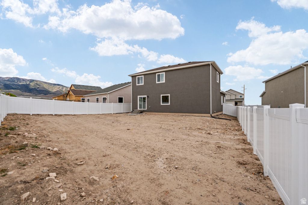 Image 7 of property listing at 1069 VEGAS ST, Grantsville, UT 84029
