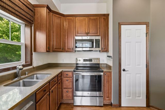 1256 County Road D E 101, Maplewood, MN 55109