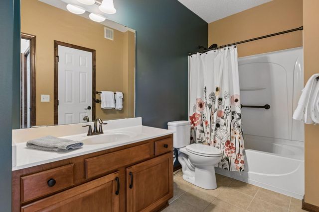 1256 County Road D E 101, Maplewood, MN 55109