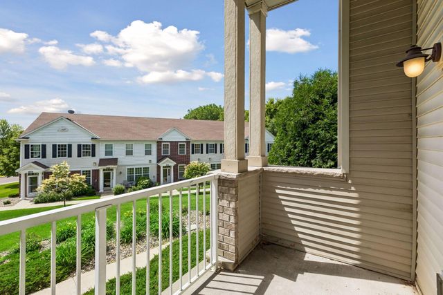 1256 County Road D E 101, Maplewood, MN 55109