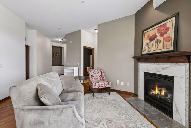 1256 County Road D E 101, Maplewood, MN 55109