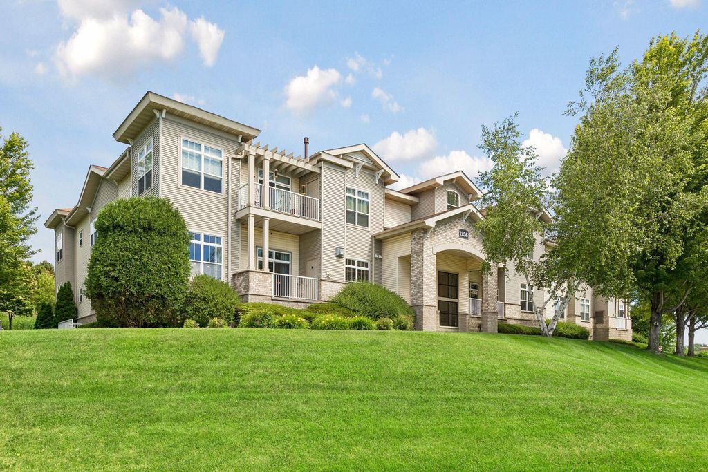 1256 County Road D E 101, Maplewood, MN 55109 — photo 2