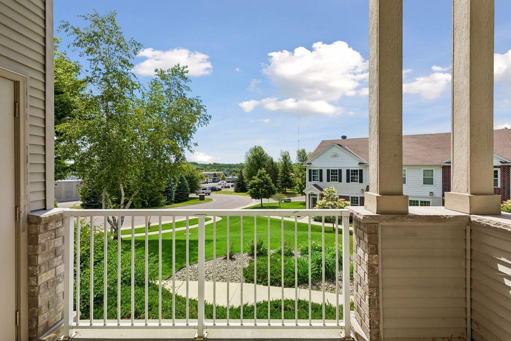 1256 County Road D E 101, Maplewood, MN 55109 — photo 5