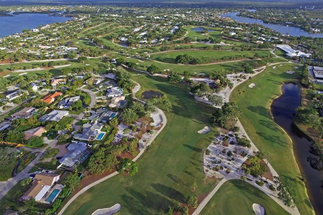 16 Country Club Circle, Tequesta, FL 33469