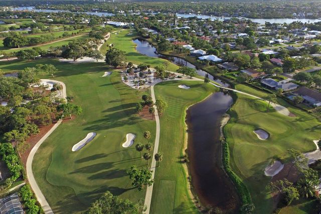 16 Country Club Circle, Tequesta, FL 33469