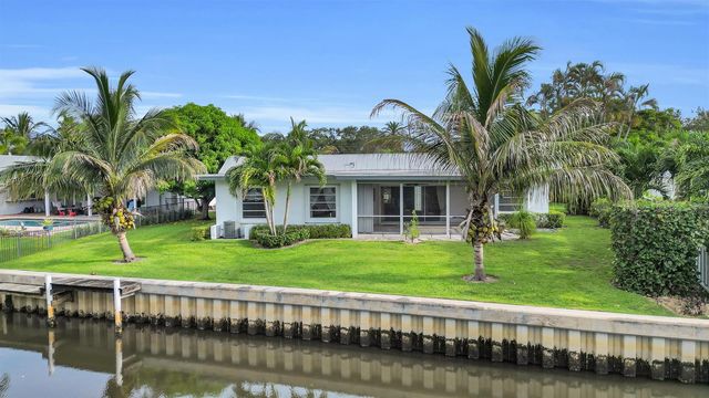 16 Country Club Circle, Tequesta, FL 33469