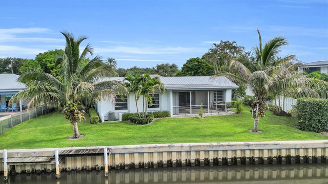 16 Country Club Circle, Tequesta, FL 33469