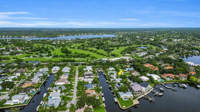 16 Country Club Circle, Tequesta, FL 33469