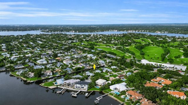 16 Country Club Circle, Tequesta, FL 33469
