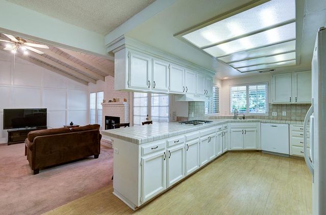 5612 Columbia Drive N, Fresno, CA 93727